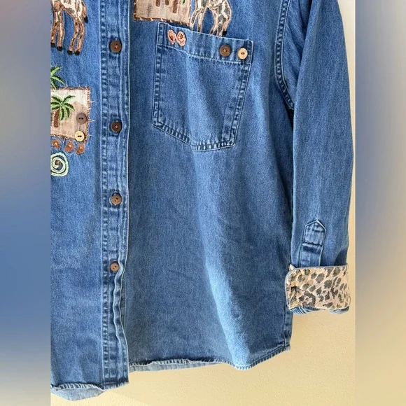 New Directions collared denim button down with giraffes and cheetah print XL - Picture 4 of 10